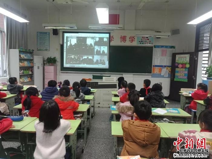 “00后”冒充易烊千玺诈骗 小学生被骗8万余元