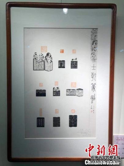 现场展出的作品 周悦磊 摄