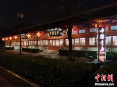 北京中轴线上的24小时书店：为何成网红打卡地？